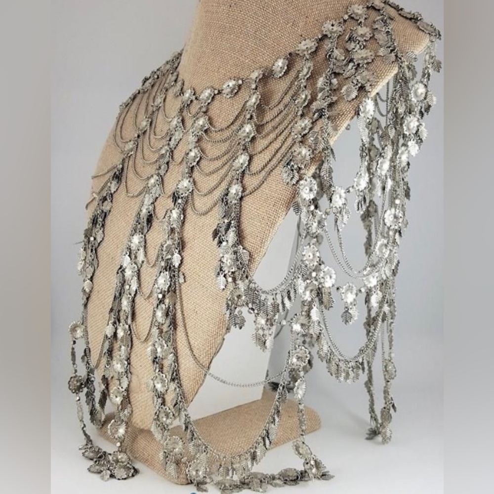 Statement necklace